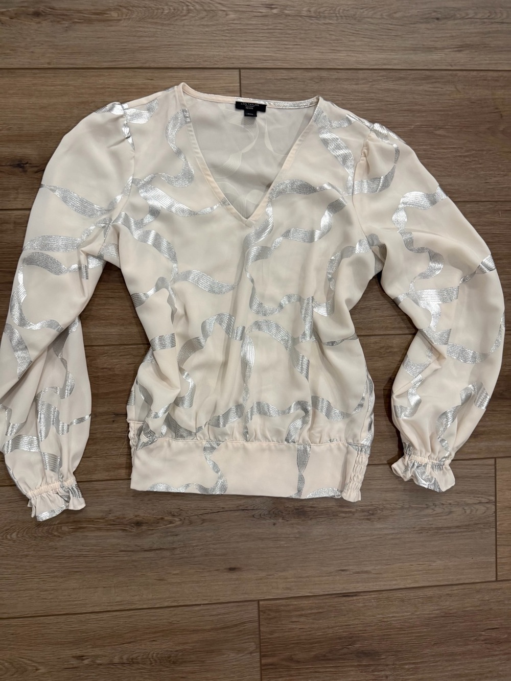 Ann Taylor Cream V-Neck Blouse with Silver Ribbon Print